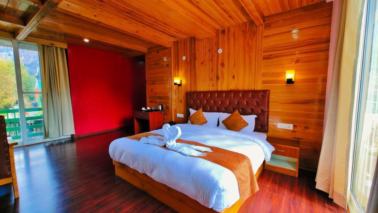 Hotel New Vistas Manāli Extérieur photo